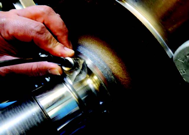 NDT measurement of the hardening/case depth in the radius area via P3123