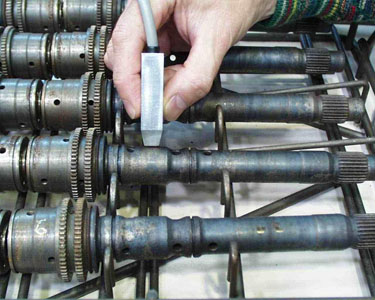 Manual NDT measurement of Induction hardening depth on shafts